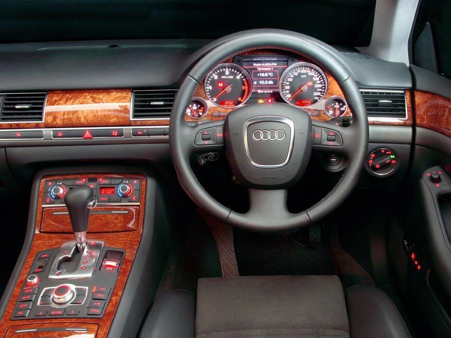 Торпедо Audi A8 3.0 TDI Quattro (D3) 2005 года  (ZA) (фото 2 из 5)